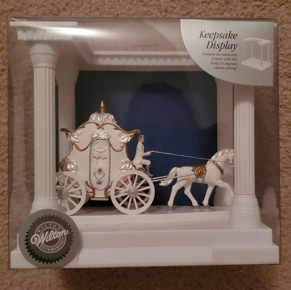 Wilton White and Gold Carriage Keepsake Display